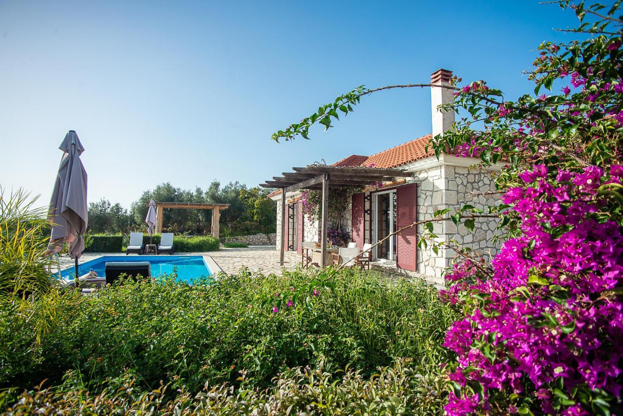 Trapezaki Garden Villas Mousata Exterior photo